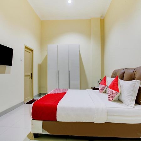 Oyo 90141 3A Syariah Hotell Jakarta Exteriör bild