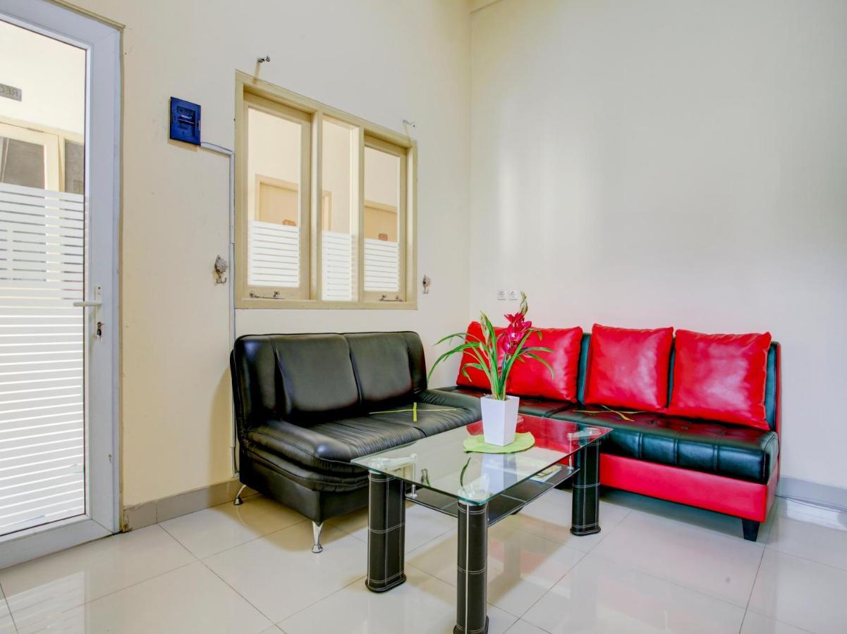 Oyo 90141 3A Syariah Hotell Jakarta Exteriör bild