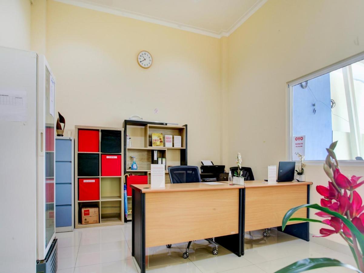 Oyo 90141 3A Syariah Hotell Jakarta Exteriör bild