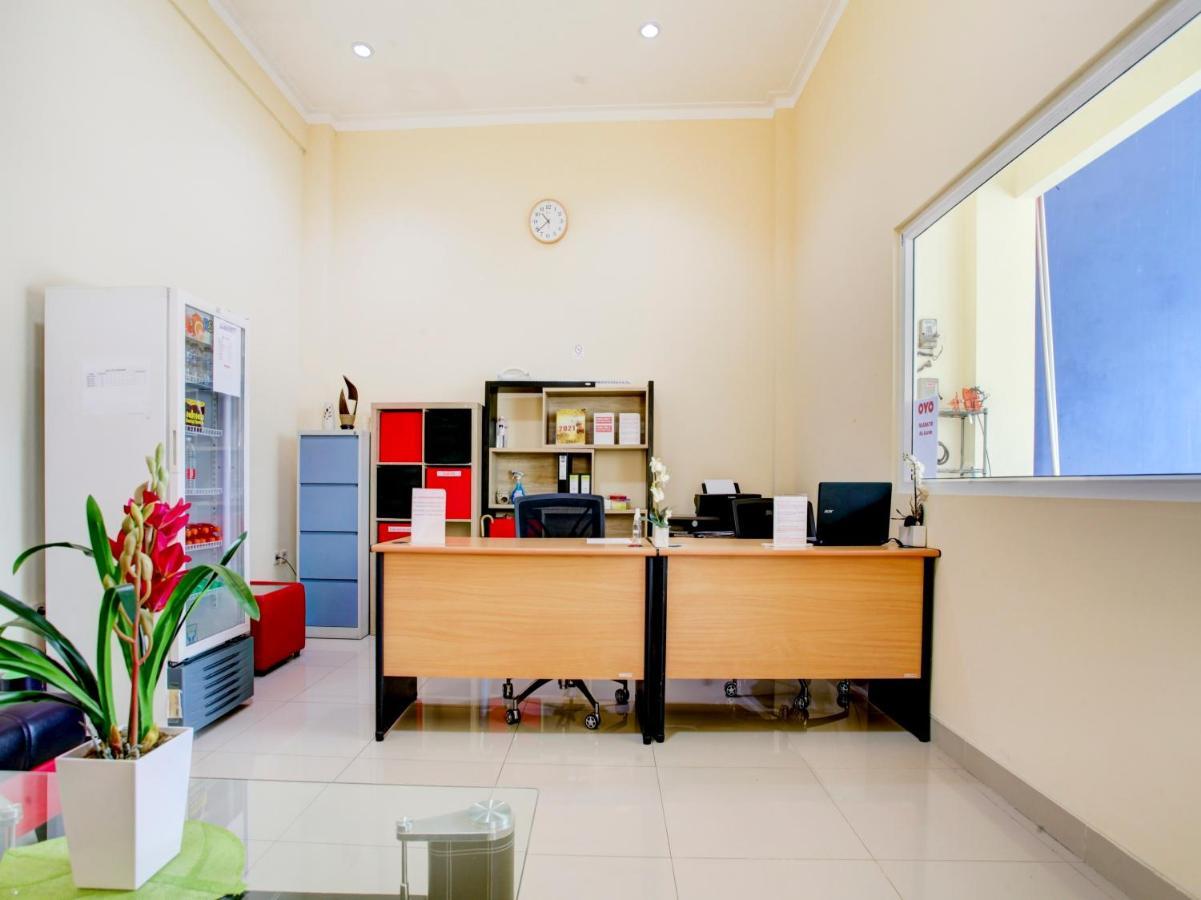 Oyo 90141 3A Syariah Hotell Jakarta Exteriör bild