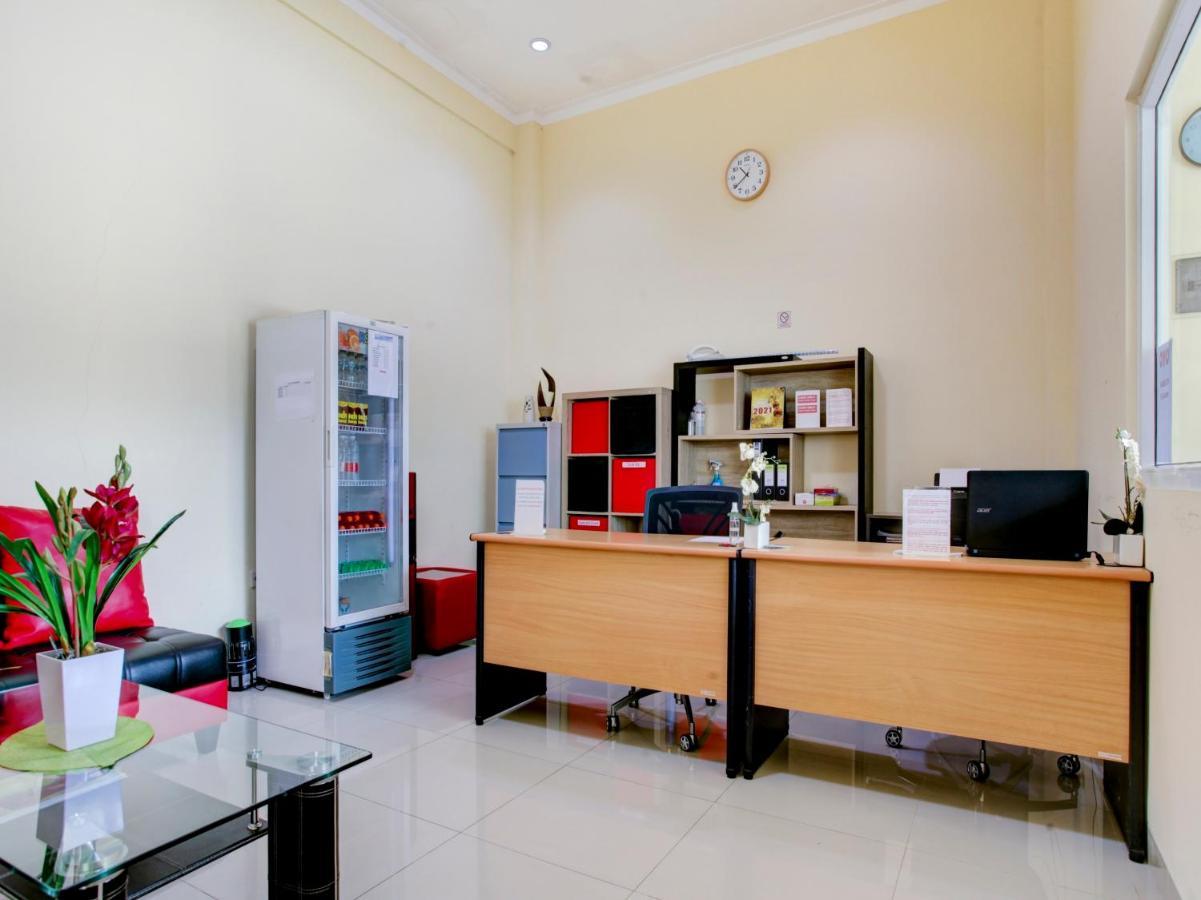 Oyo 90141 3A Syariah Hotell Jakarta Exteriör bild