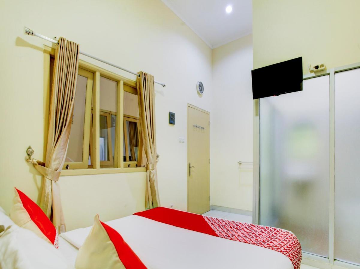 Oyo 90141 3A Syariah Hotell Jakarta Exteriör bild