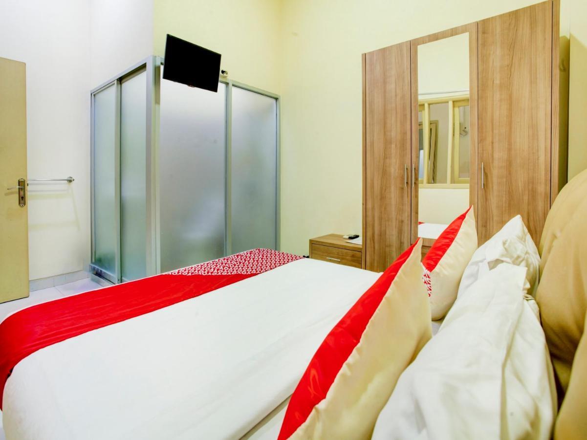 Oyo 90141 3A Syariah Hotell Jakarta Exteriör bild