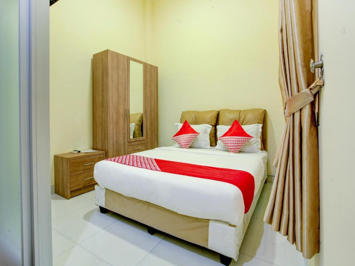 Oyo 90141 3A Syariah Hotell Jakarta Exteriör bild